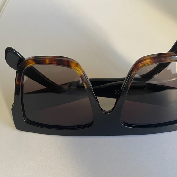 CELINE BLACK and TORTOISE RECTANGLE SUNGLASSES CL40013i 05F 55/19 - Picture 4 of 8